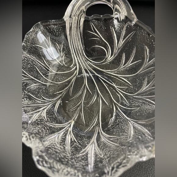 Vintage Indiana Glass Clear Pebble Leaf Nappy Bowl w/ Handle EUC‎ - Picture 4 of 7